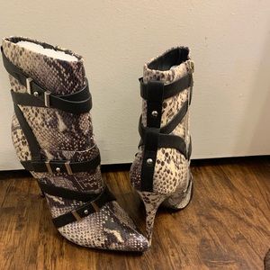 Guess Shoes size 8-1/2